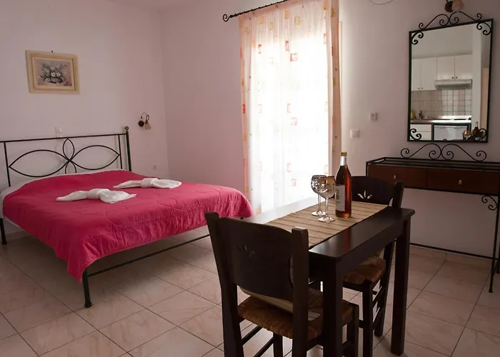 Zefyros Aparthotel 3*